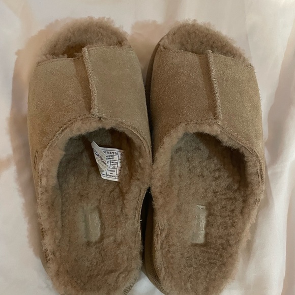UGG Shoes - UGG Greenport Slides in Sand Size 5